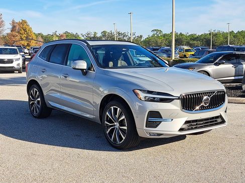 Used 2022 Volvo XC60 B5 Momentum w/ Advanced Package image 2