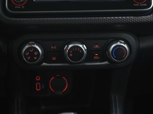 Used 2018 Nissan Kicks S image 18