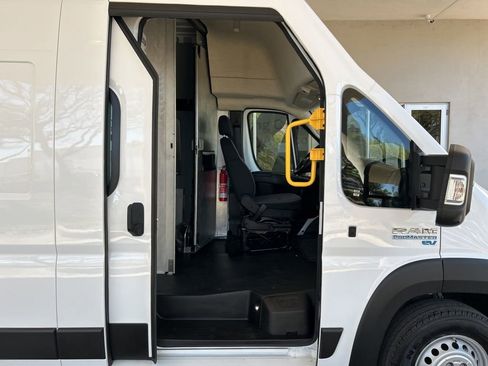 Used 2024 RAM ProMaster 3500 w/ Delivery Van Package FWD image 23