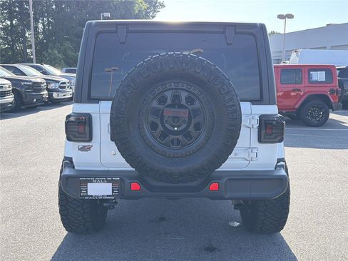 Used 2019 Jeep Wrangler Unlimited Sahara AWD/4WD image 6
