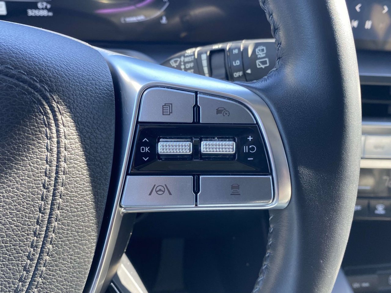 Used 2024 Kia Telluride LX AWD/4WD image 31