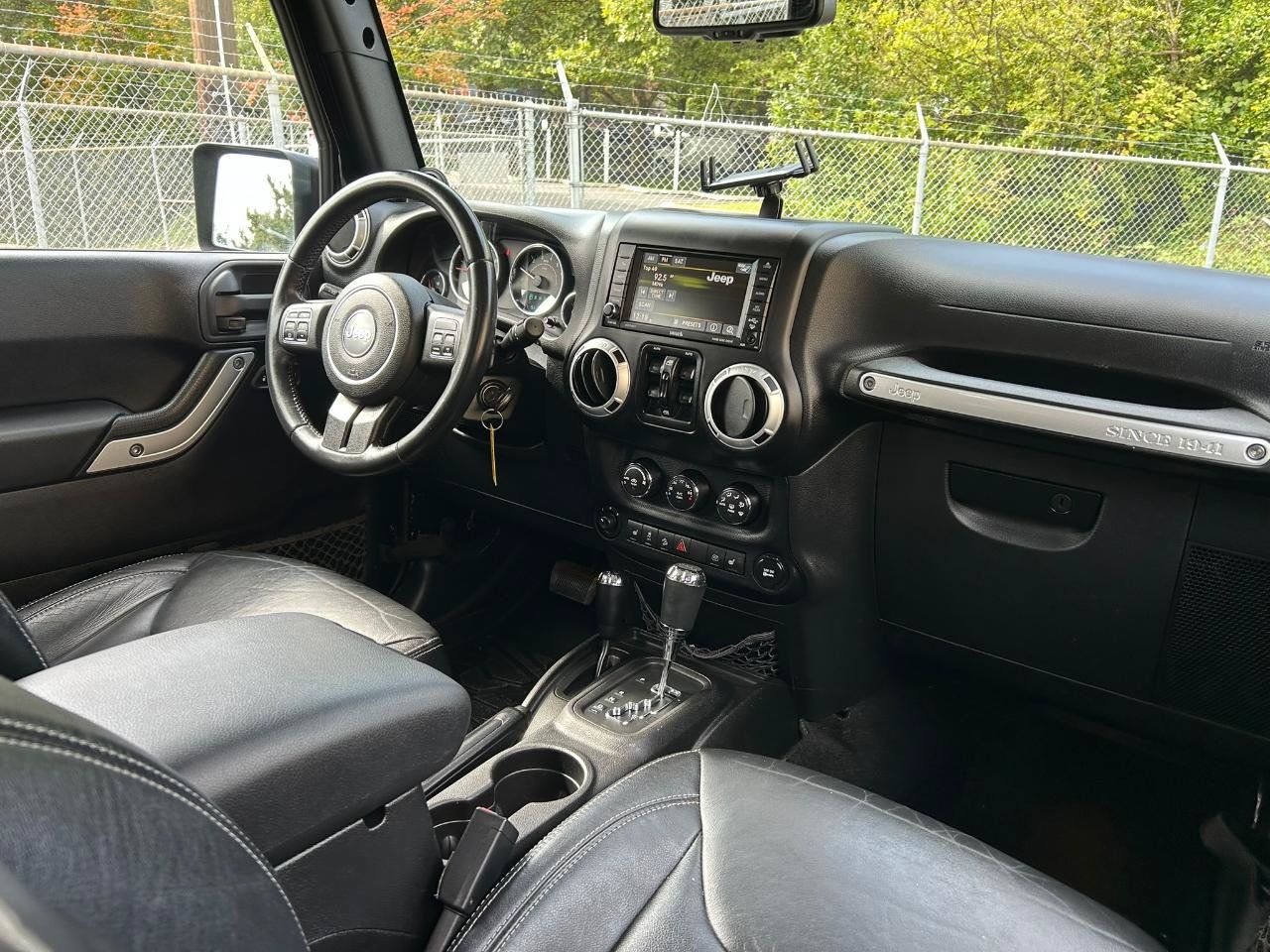 Used 2014 Jeep Wrangler Unlimited Rubicon w/ Connectivity Group AWD/4WD image 14