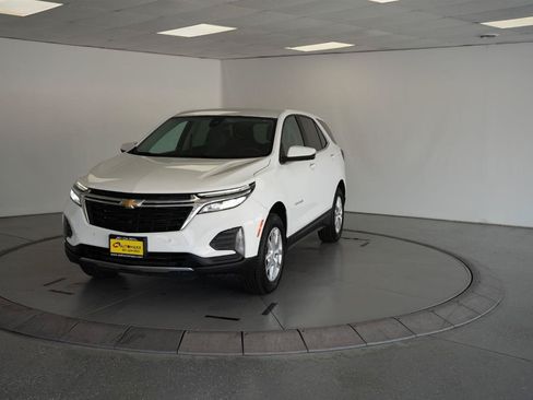 Used 2022 Chevrolet Equinox LT AWD/4WD image 3