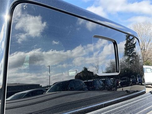 Used 2025 Jeep Gladiator Sport image 30