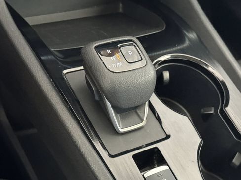 Used 2025 Nissan Rogue SV AWD/4WD image 18