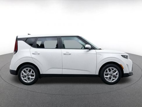 Used 2025 Kia Soul LX w/ LX Technology Package FWD image 10