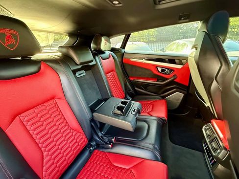 Used 2020 Lamborghini Urus AWD/4WD image 41