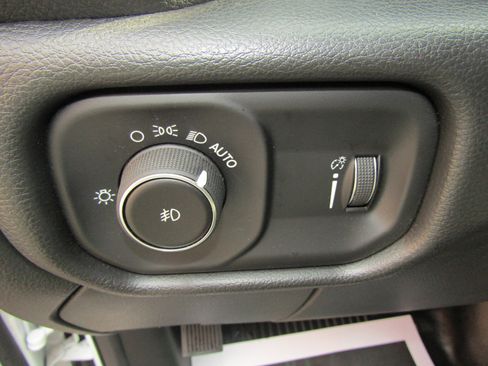 Used 2025 RAM 3500 Tradesman w/ Chrome Appearance Group image 19