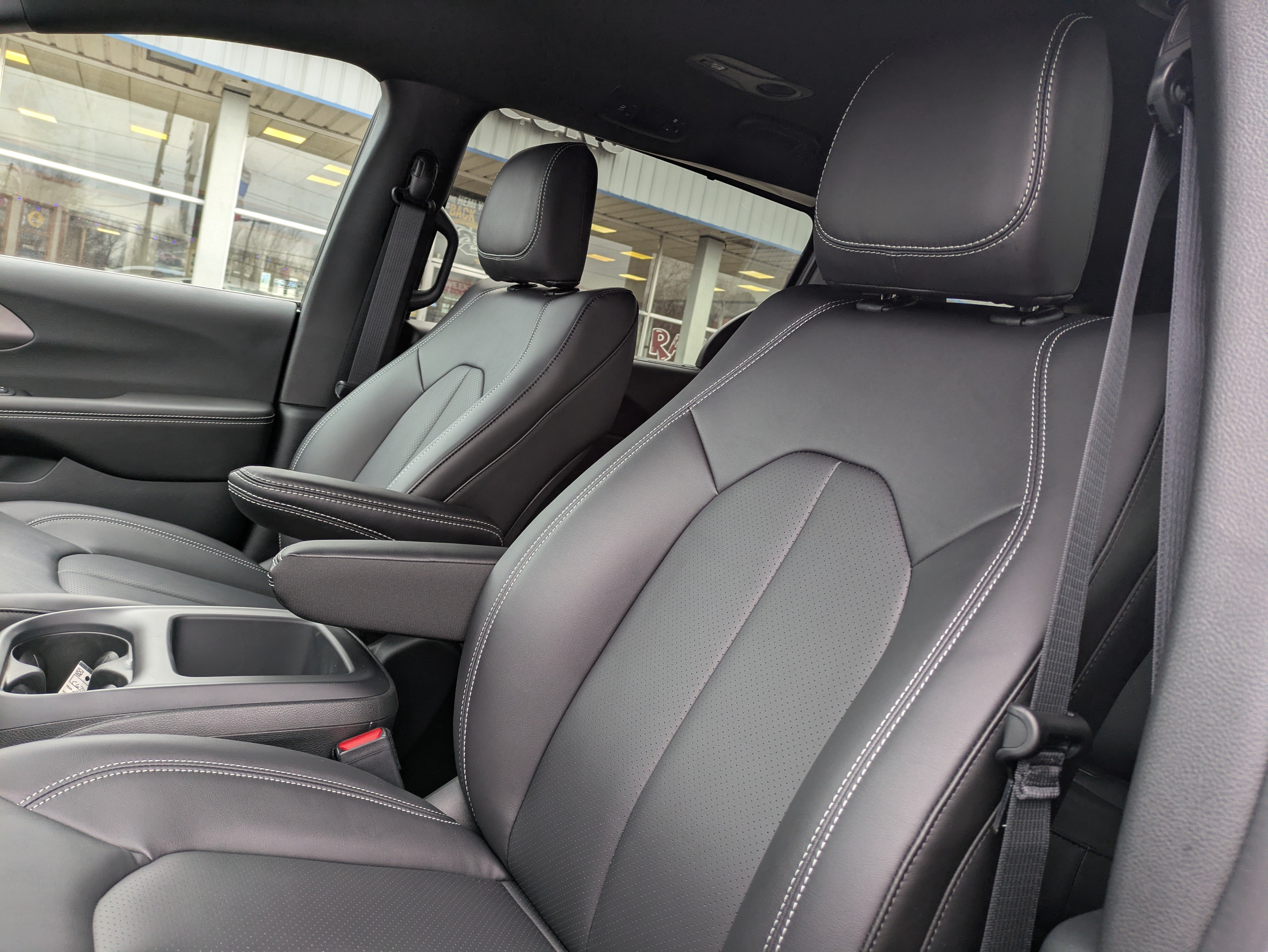 Used 2026 Chrysler Pacifica Select FWD image 8