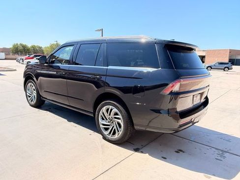 Used 2025 Lincoln Navigator Reserve AWD/4WD image 10