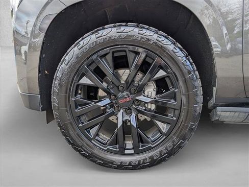 Used 2021 GMC Yukon Denali w/ Denali Premium Package image 23
