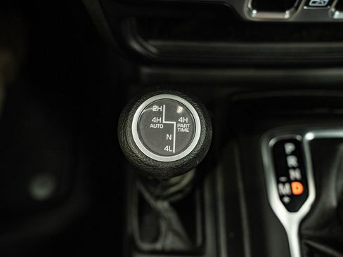 Used 2024 Jeep Wrangler Unlimited AWD/4WD image 35