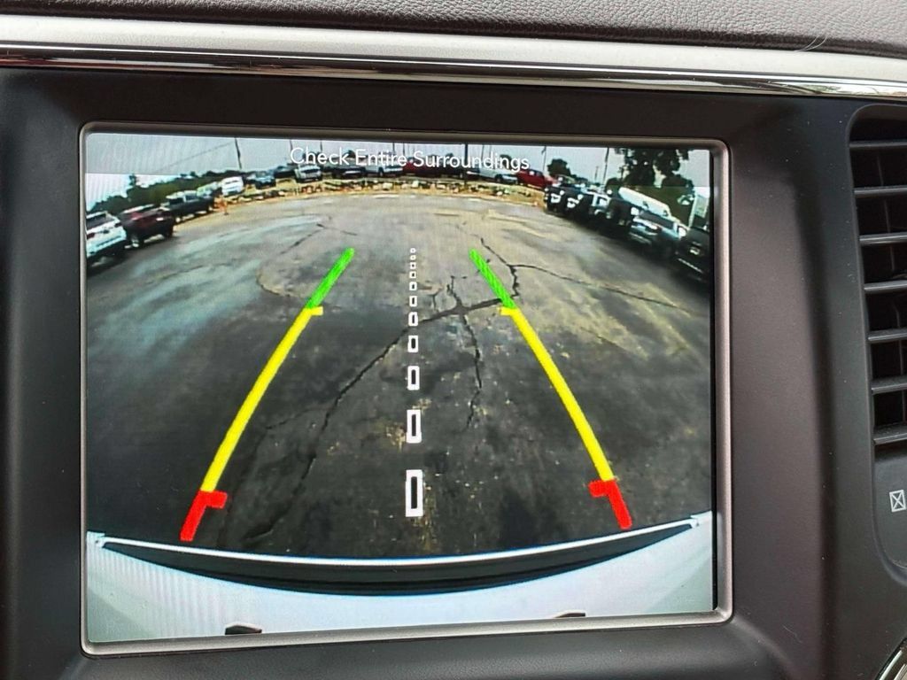 Used 2018 Jeep Grand Cherokee Overland AWD/4WD image 24