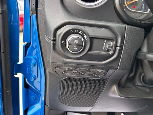 New 2025 Jeep Gladiator Sport image 18