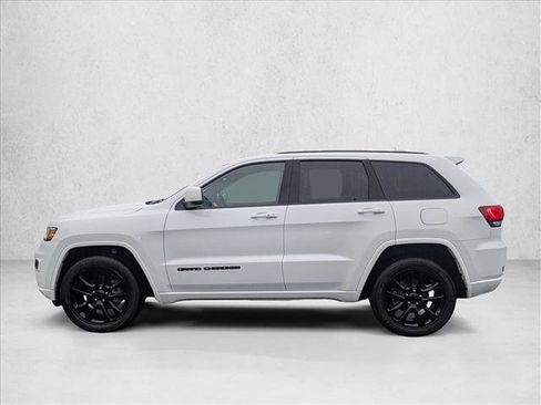 Used 2019 Jeep Grand Cherokee Altitude image 9