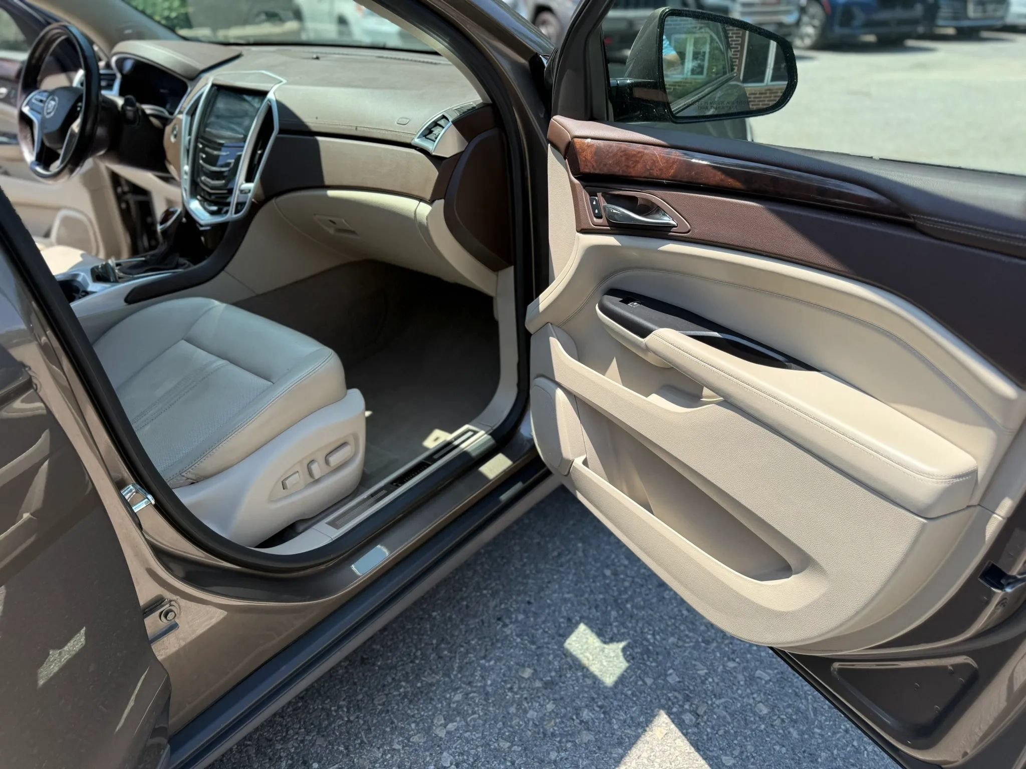 Used 2016 Cadillac SRX Luxury w/ Driver Awareness Package AWD/4WD image 20