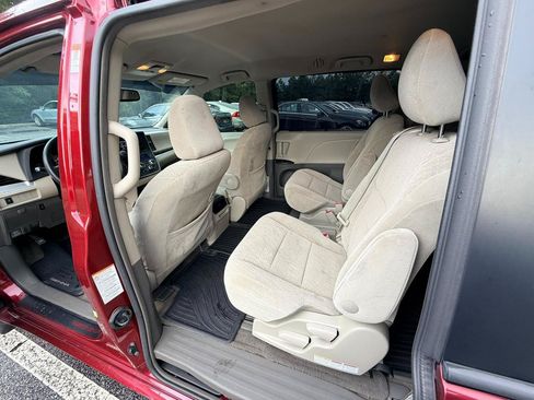 Used 2017 Toyota Sienna LE w/ Protection Package FWD image 10