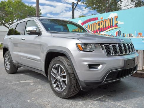 Used 2018 Jeep Grand Cherokee Limited image 38