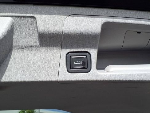 Used 2020 GMC Acadia SLE w/ Driver Convenience Package FWD image 21