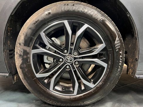 Used 2025 Toyota Sienna Platinum image 26