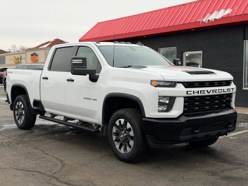 Used 2021 Chevrolet Silverado 2500 Custom w/ Custom Value Package image 3