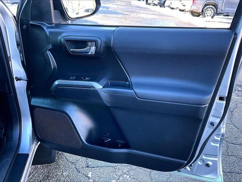 Used 2019 Toyota Tacoma TRD Sport image 20