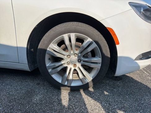 Used 2015 Chrysler 200 Limited FWD image 10