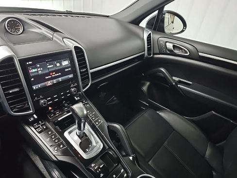 Used 2017 Porsche Cayenne Platinum Edition AWD/4WD image 28