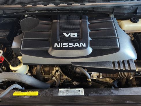 Used 2018 Nissan Titan PRO-4X w/ Pro-4x Convenience Package AWD/4WD image 31