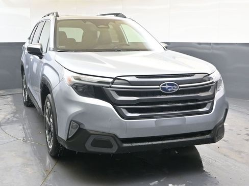 New 2025 Subaru Forester Limited w/ Popular Package image 8