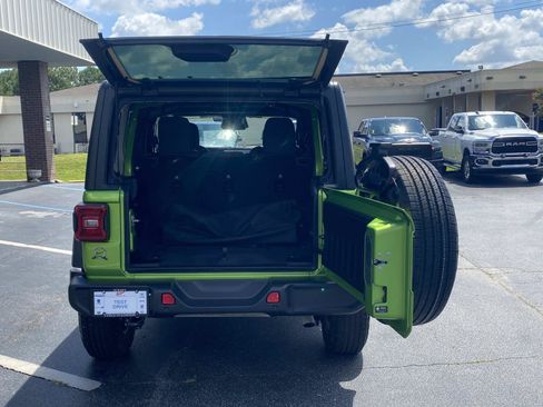 Used 2025 Jeep Wrangler Unlimited Sport AWD/4WD image 5