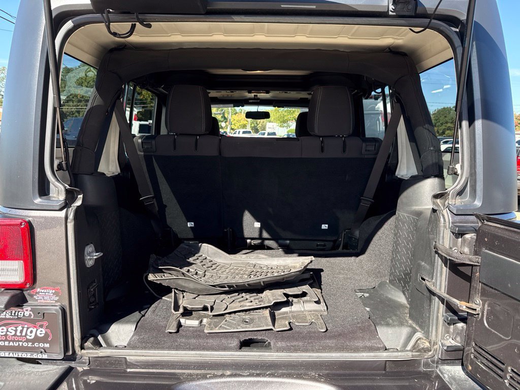 Used 2017 Jeep Wrangler Unlimited Sahara w/ Connectivity Group AWD/4WD image 50