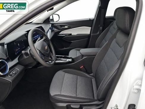 Used 2026 Chevrolet Trax LT FWD image 10