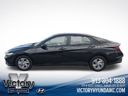 Used 2025 Hyundai Elantra SE FWD image 2