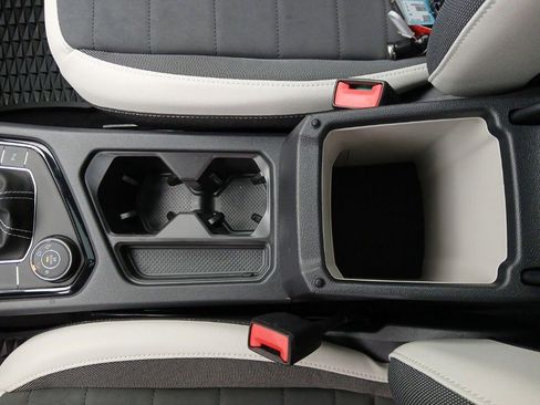 New 2025 Volkswagen Taos SE image 25