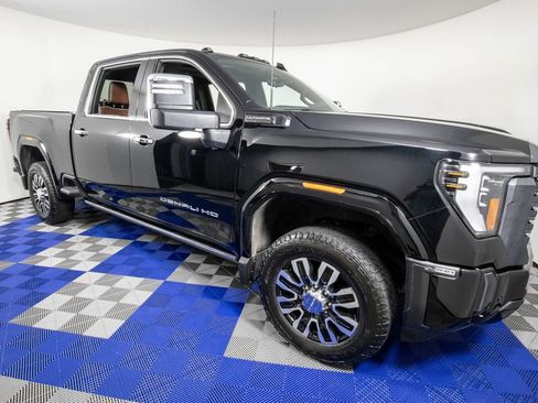 Used 2024 GMC Sierra 2500 Denali Ultimate w/ Max Trailering Package AWD/4WD image 3
