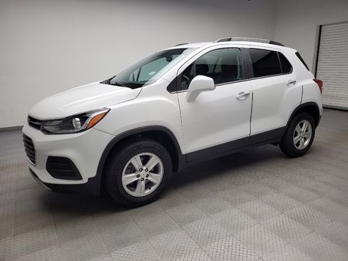Used 2020 Chevrolet Trax LT w/ LT Convenience Package AWD/4WD image 2