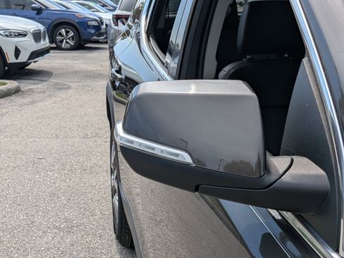 Used 2020 GMC Acadia SLT w/ Driver Alert Package II FWD image 12