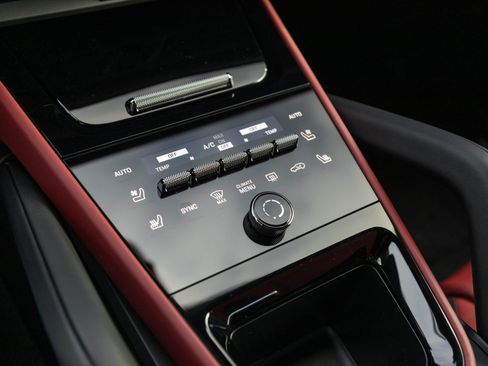 Certified 2026 Porsche Cayenne Coupe image 27