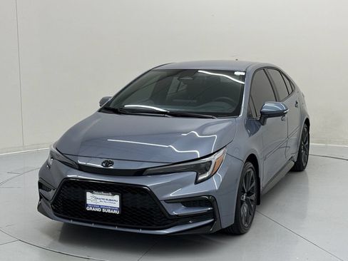 Used 2024 Toyota Corolla SE w/ SE Convenience Package FWD image 1