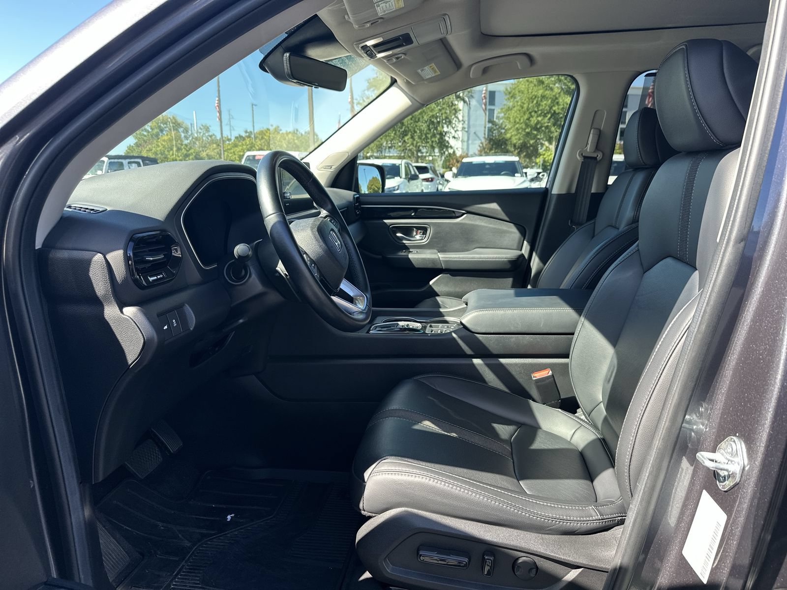 Used 2025 Honda Pilot Touring image 16