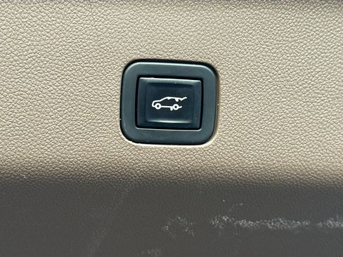 Used 2021 GMC Yukon XL Denali image 14