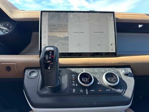 Used 2025 Land Rover Defender 110 X-Dynamic SE image 21