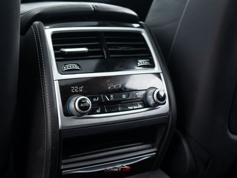 Used 2019 BMW 750i w/ M Sport Package RWD image 22