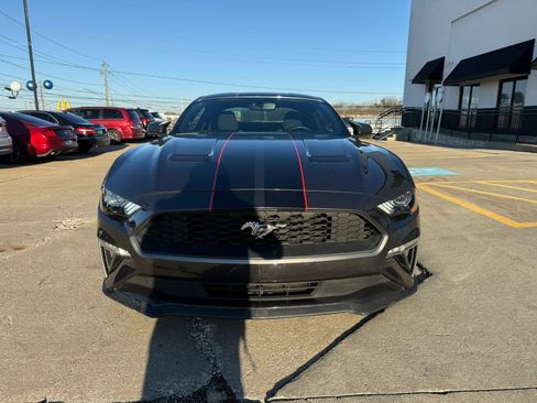 Used 2019 Ford Mustang Coupe image 2