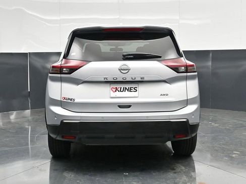 Used 2025 Nissan Rogue SV AWD/4WD image 12