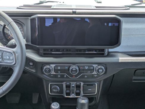 Used 2025 Jeep Gladiator Sport AWD/4WD image 18