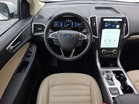 Used 2022 Ford Edge SEL w/ Convenience Package image 11