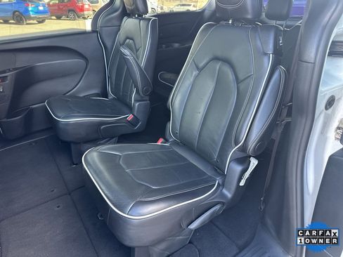 Used 2025 Chrysler Pacifica Limited image 46