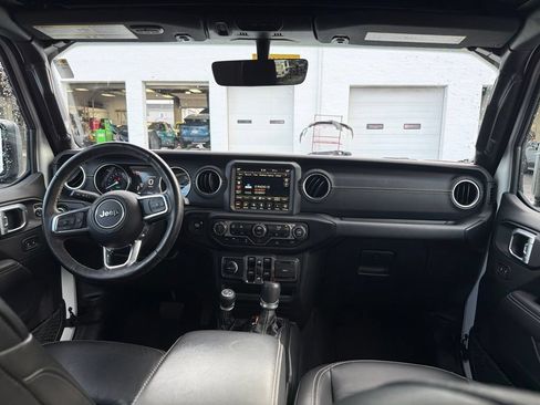 Used 2022 Jeep Wrangler Unlimited Sahara w/ Cold Weather Group AWD/4WD image 20